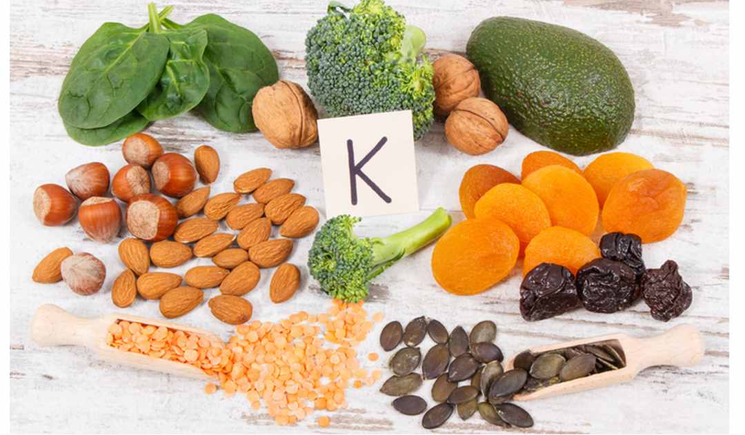 Vitamin K là một trong các vitamin tốt cho xương khớp