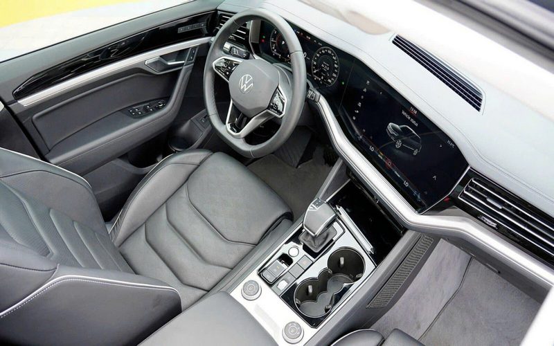 Ghế da cao cấp, hệ thống điều hòa 4 vùng độc lập